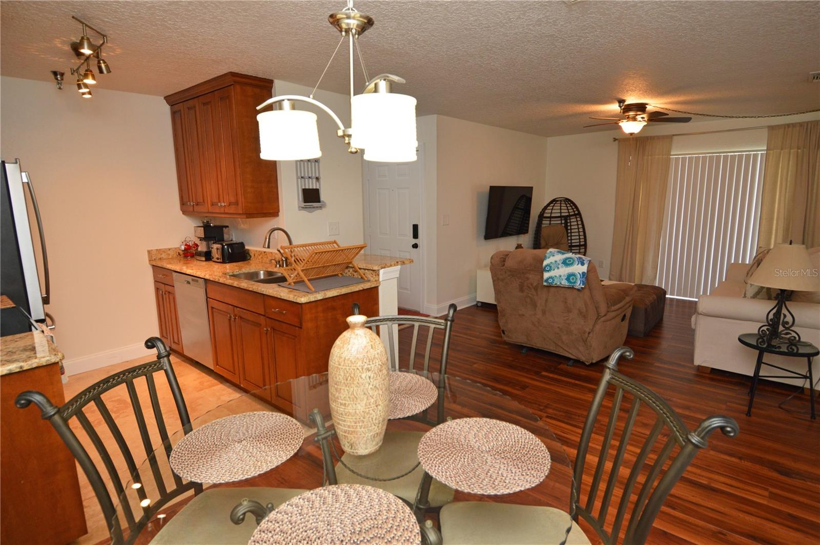 ITOPIA PRIVATE RESIDENCES CONDO - Residential Lease