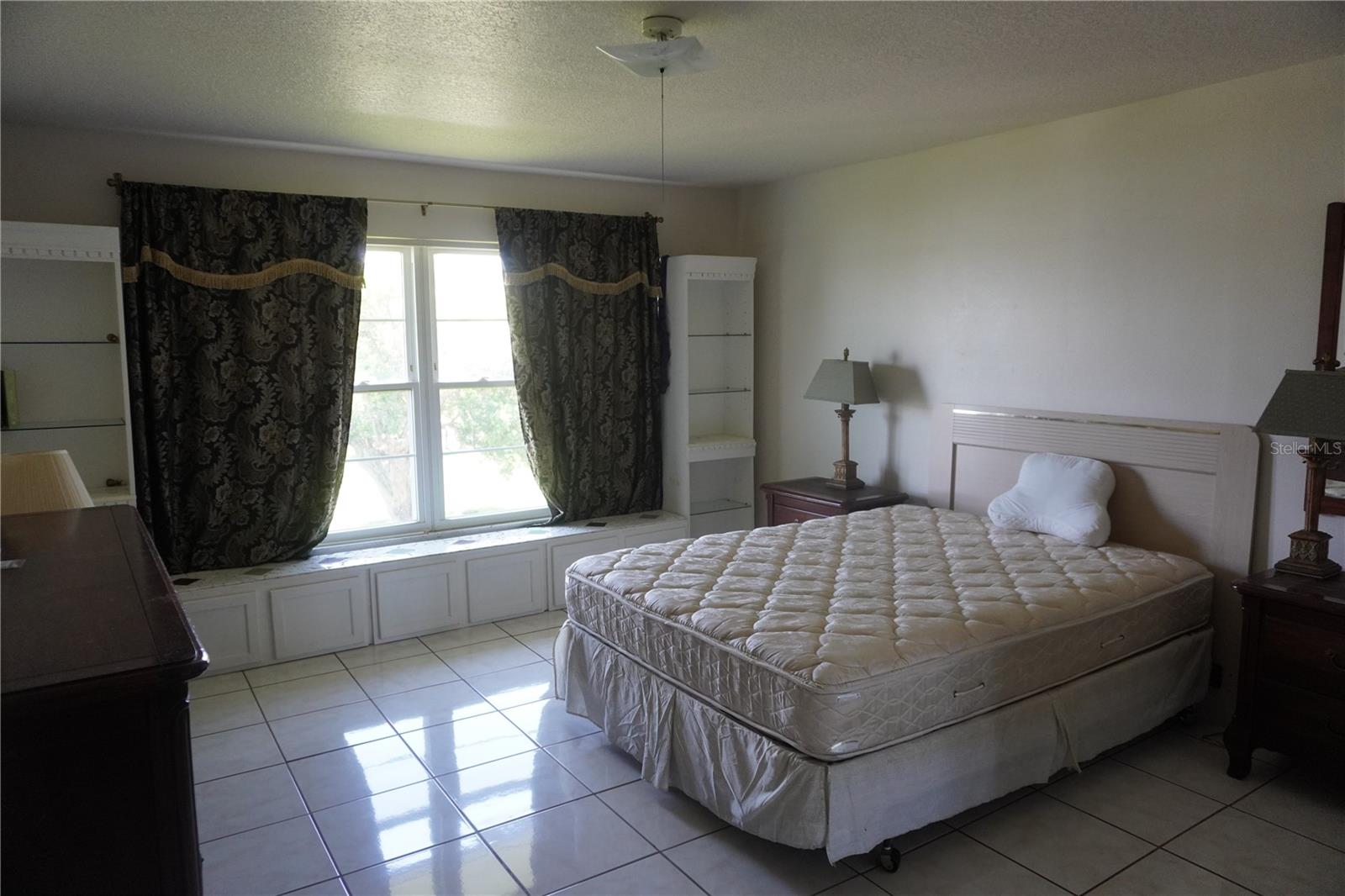 IMPERIAL HARBOURSPHASES 01 & 02 - Residential Lease