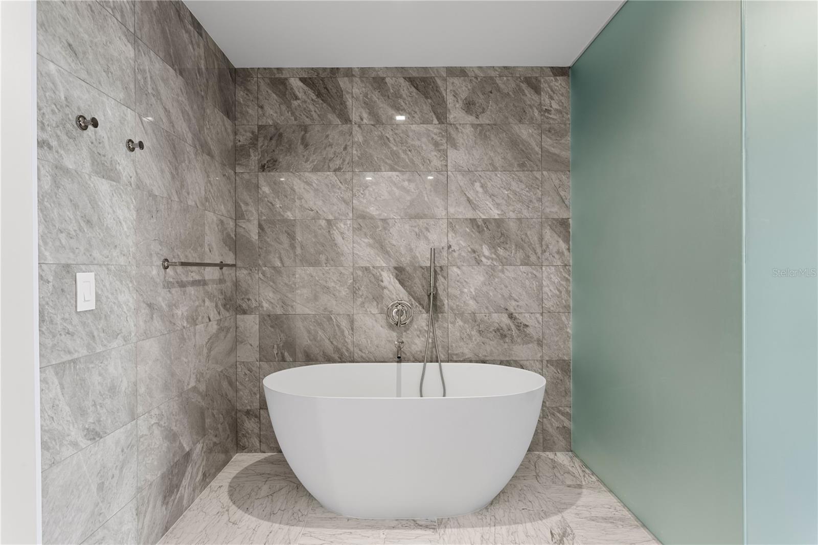 BAYSHORE YSABELLA CONDOMINIUM - Residential