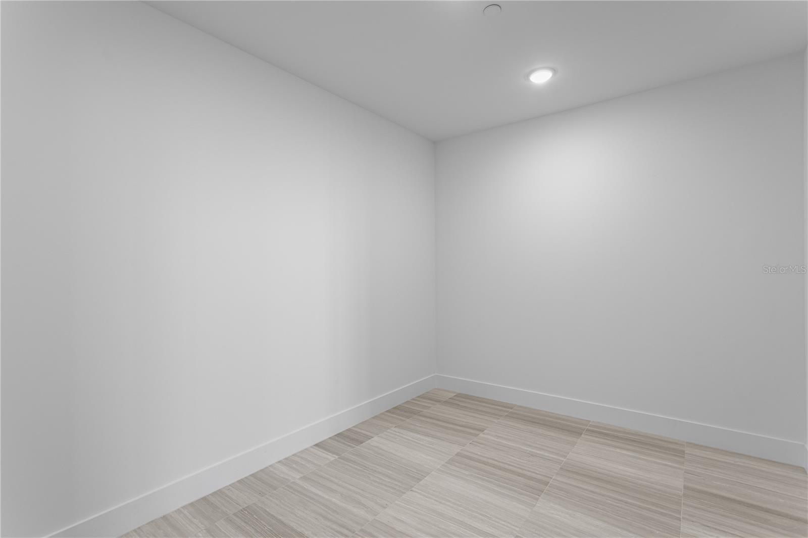 BAYSHORE YSABELLA CONDOMINIUM - Residential