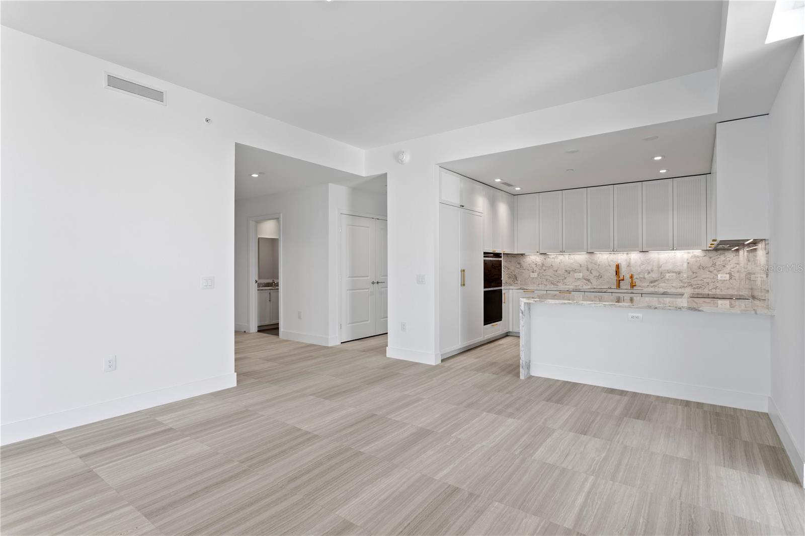BAYSHORE YSABELLA CONDOMINIUM - Residential