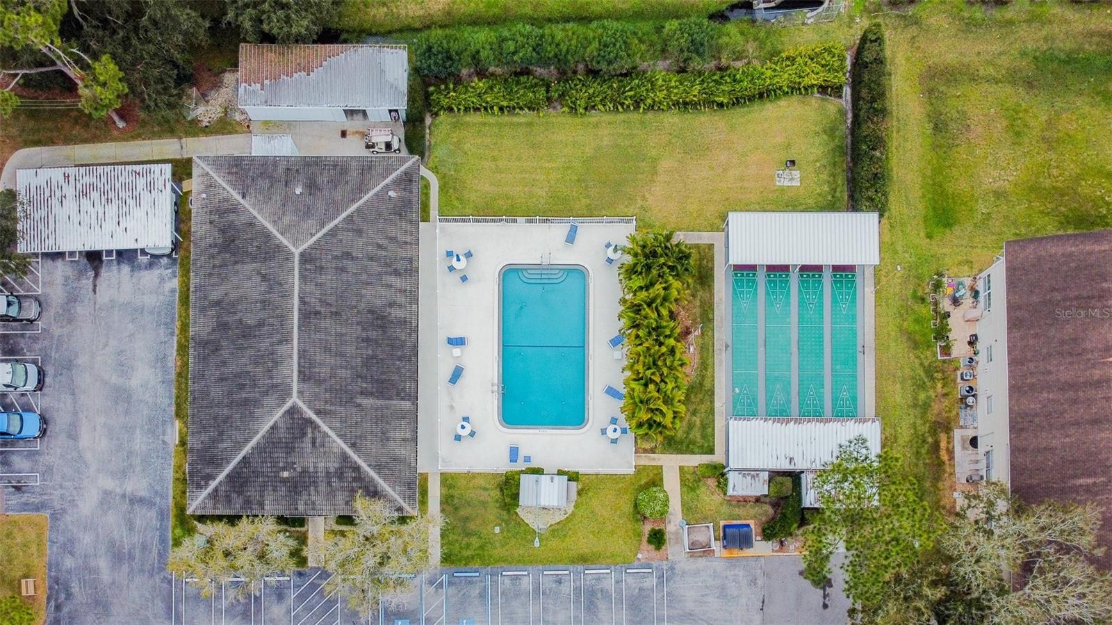 TWIN OAKS APTS - Residential