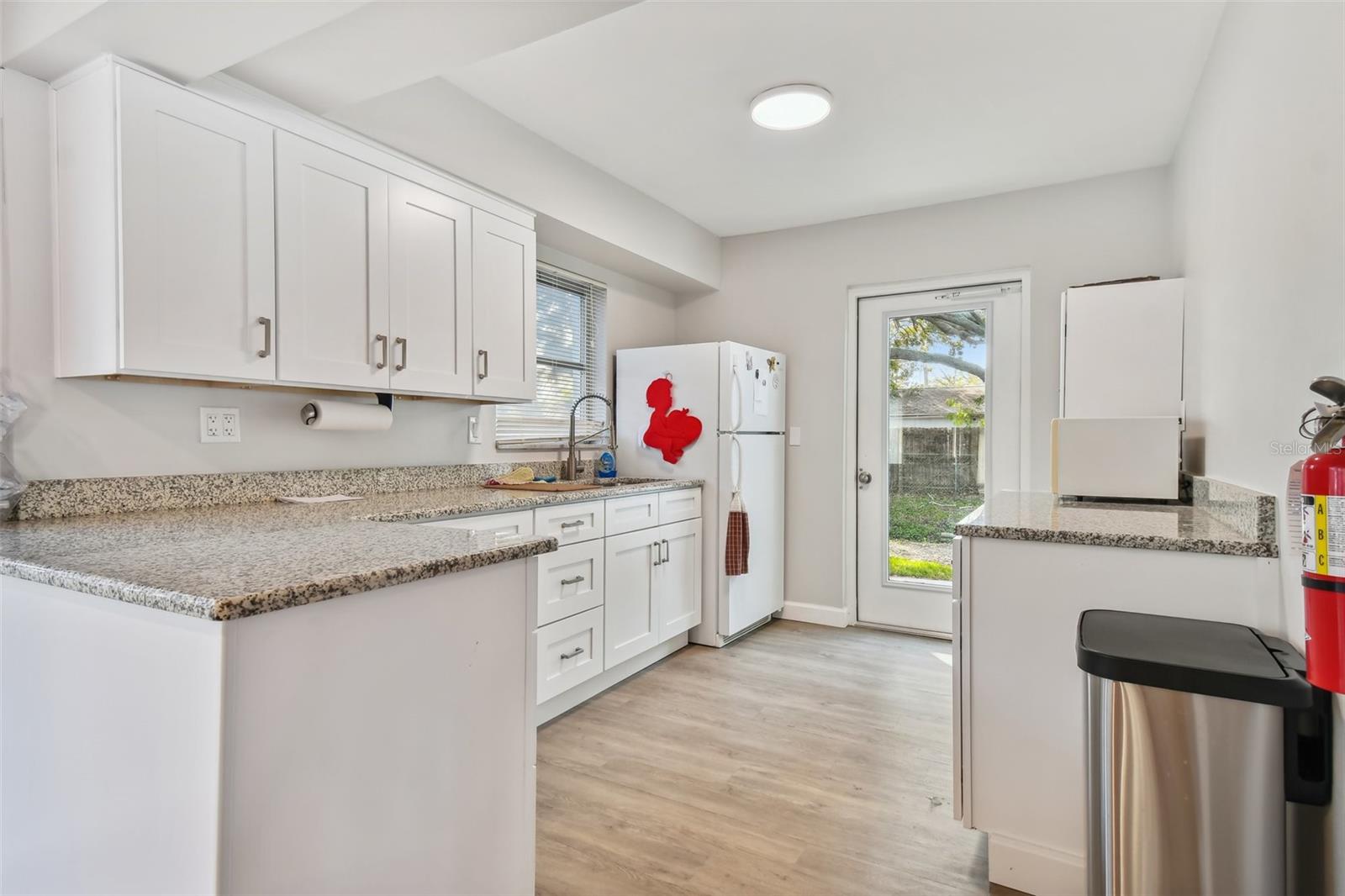 TWIN OAKS APTS - Residential