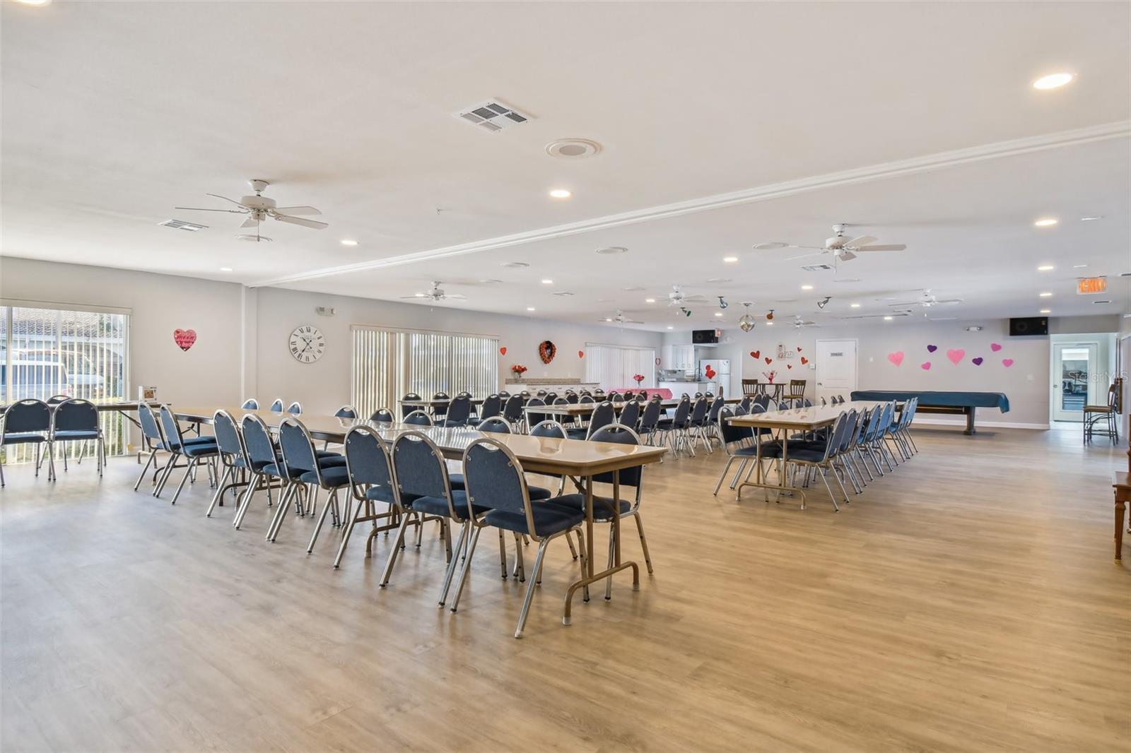TWIN OAKS APTS - Residential