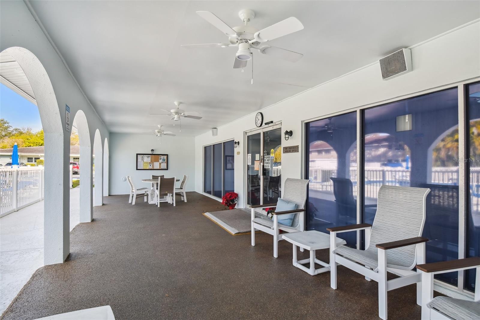 TWIN OAKS APTS - Residential