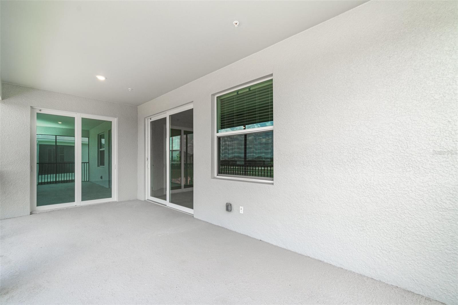 COACH HOMES I AT WEBBS RESERVE PHASE 4 BLDG 0014 U - Residential Lease