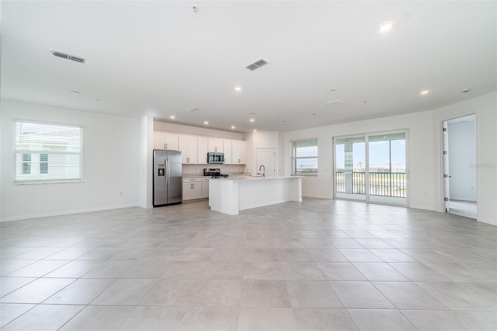 COACH HOMES I AT WEBBS RESERVE PHASE 4 BLDG 0014 U - Residential Lease