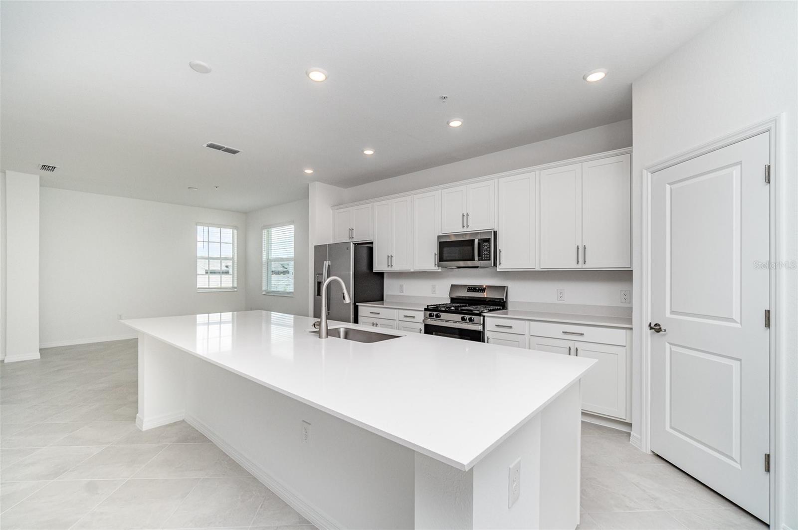 COACH HOMES I AT WEBBS RESERVE PHASE 4 BLDG 0014 U - Residential Lease