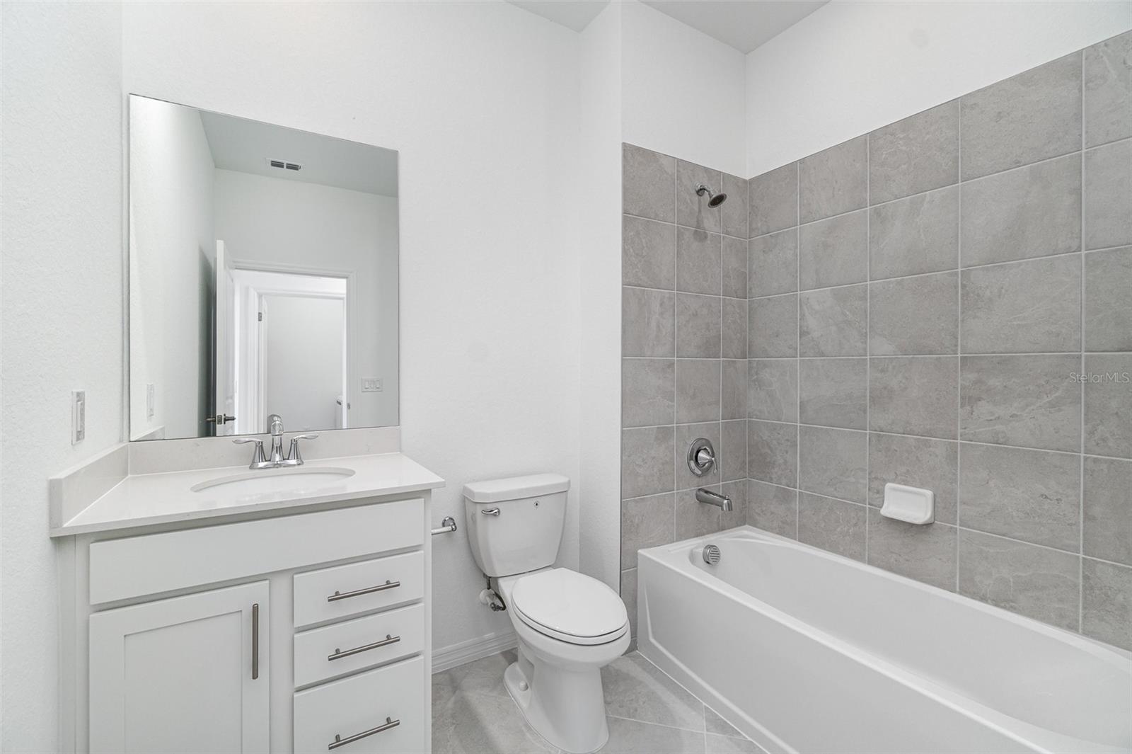 COACH HOMES I AT WEBBS RESERVE PHASE 4 BLDG 0014 U - Residential Lease