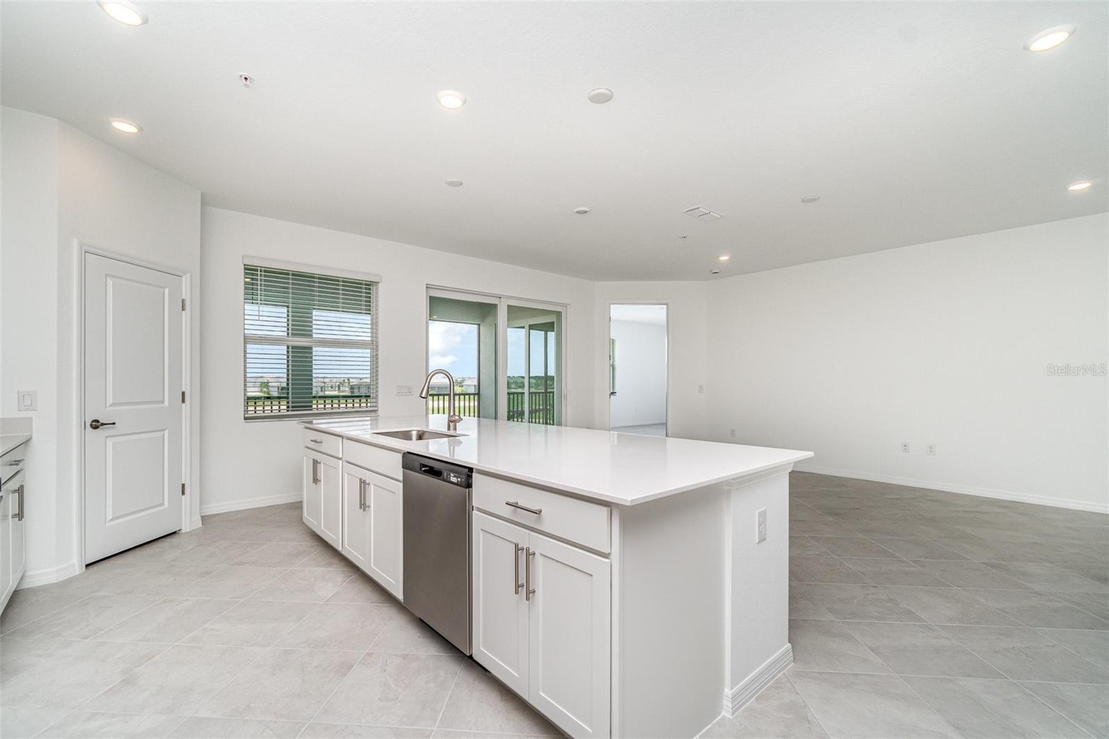 COACH HOMES I AT WEBBS RESERVE PHASE 4 BLDG 0014 U - Residential Lease