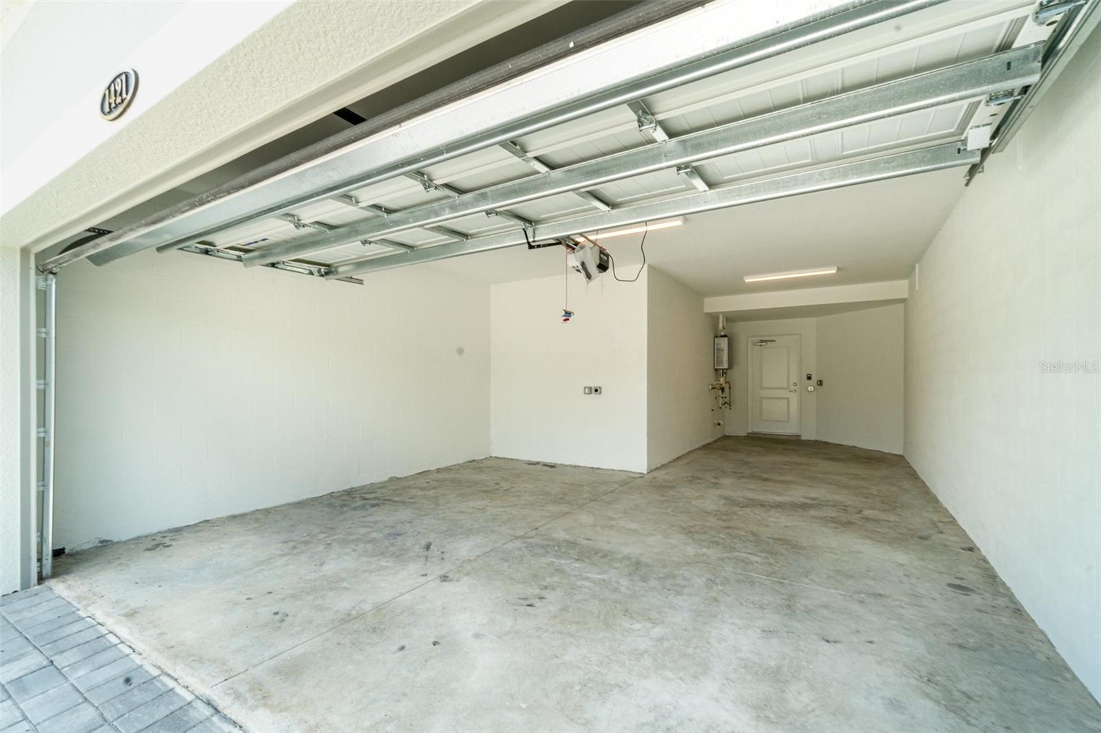 COACH HOMES I AT WEBBS RESERVE PHASE 4 BLDG 0014 U - Residential Lease
