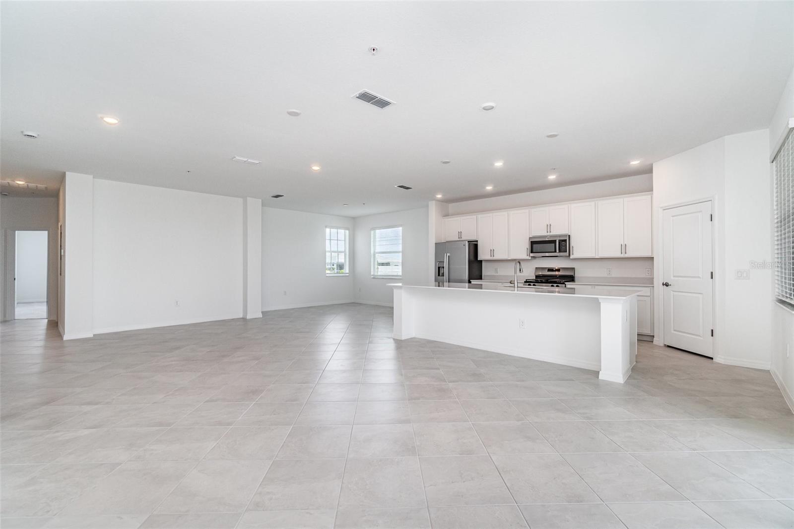 COACH HOMES I AT WEBBS RESERVE PHASE 4 BLDG 0014 U - Residential Lease