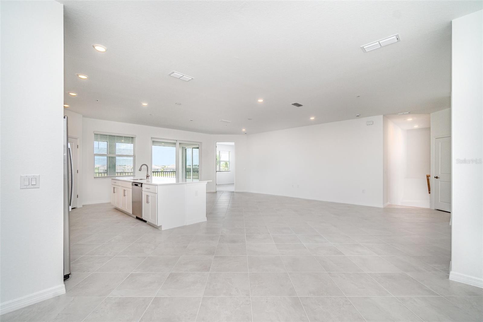 COACH HOMES I AT WEBBS RESERVE PHASE 4 BLDG 0014 U - Residential Lease