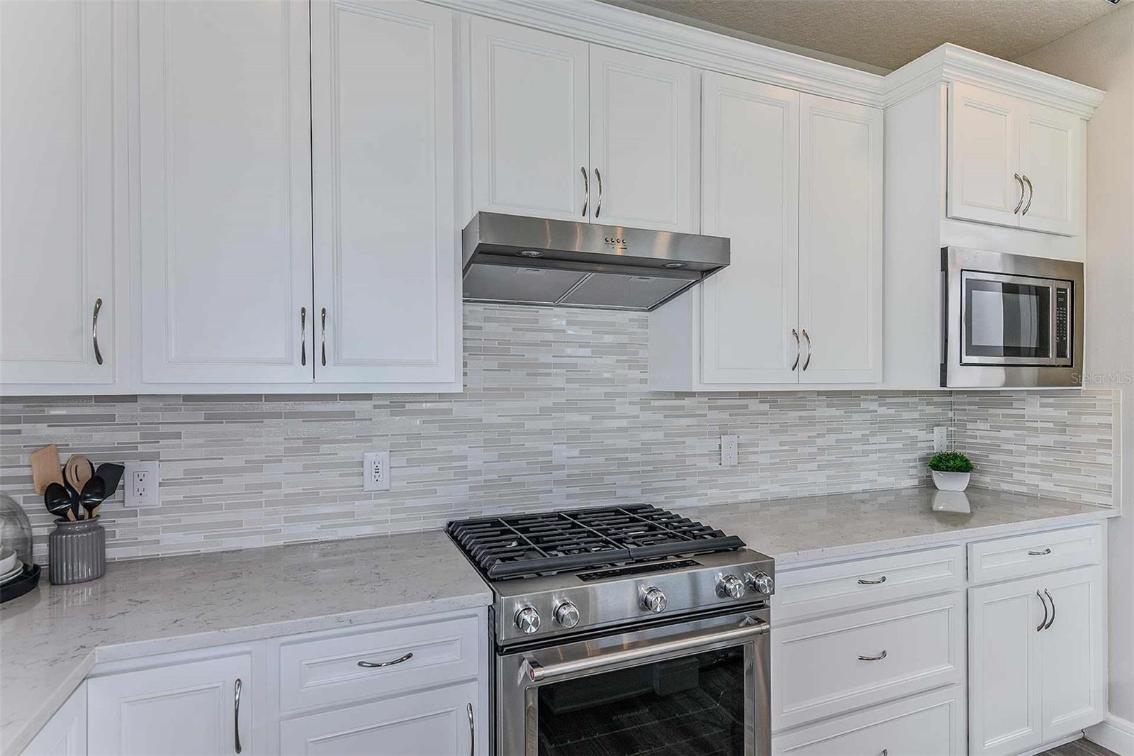 DEL WEBB TWIN LAKES - Residential