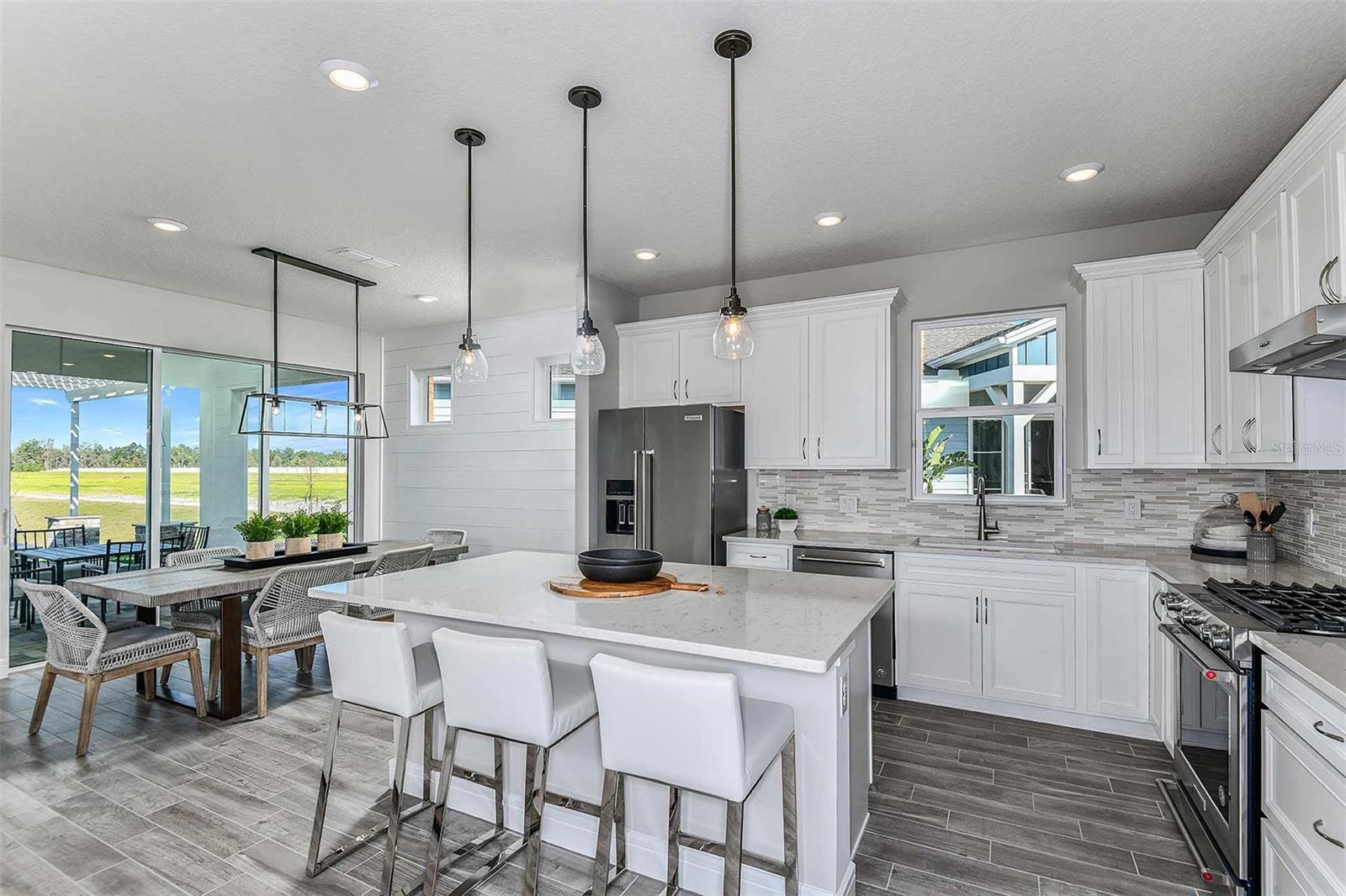 DEL WEBB TWIN LAKES - Residential