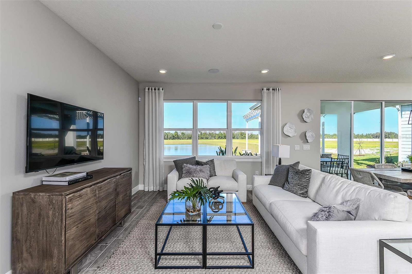 DEL WEBB TWIN LAKES - Residential