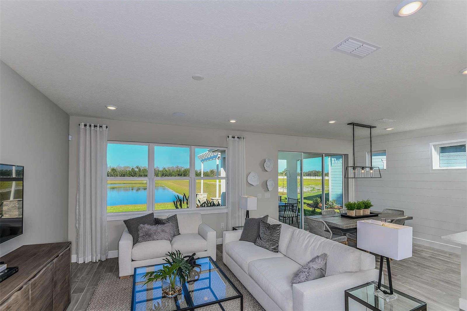 DEL WEBB TWIN LAKES - Residential