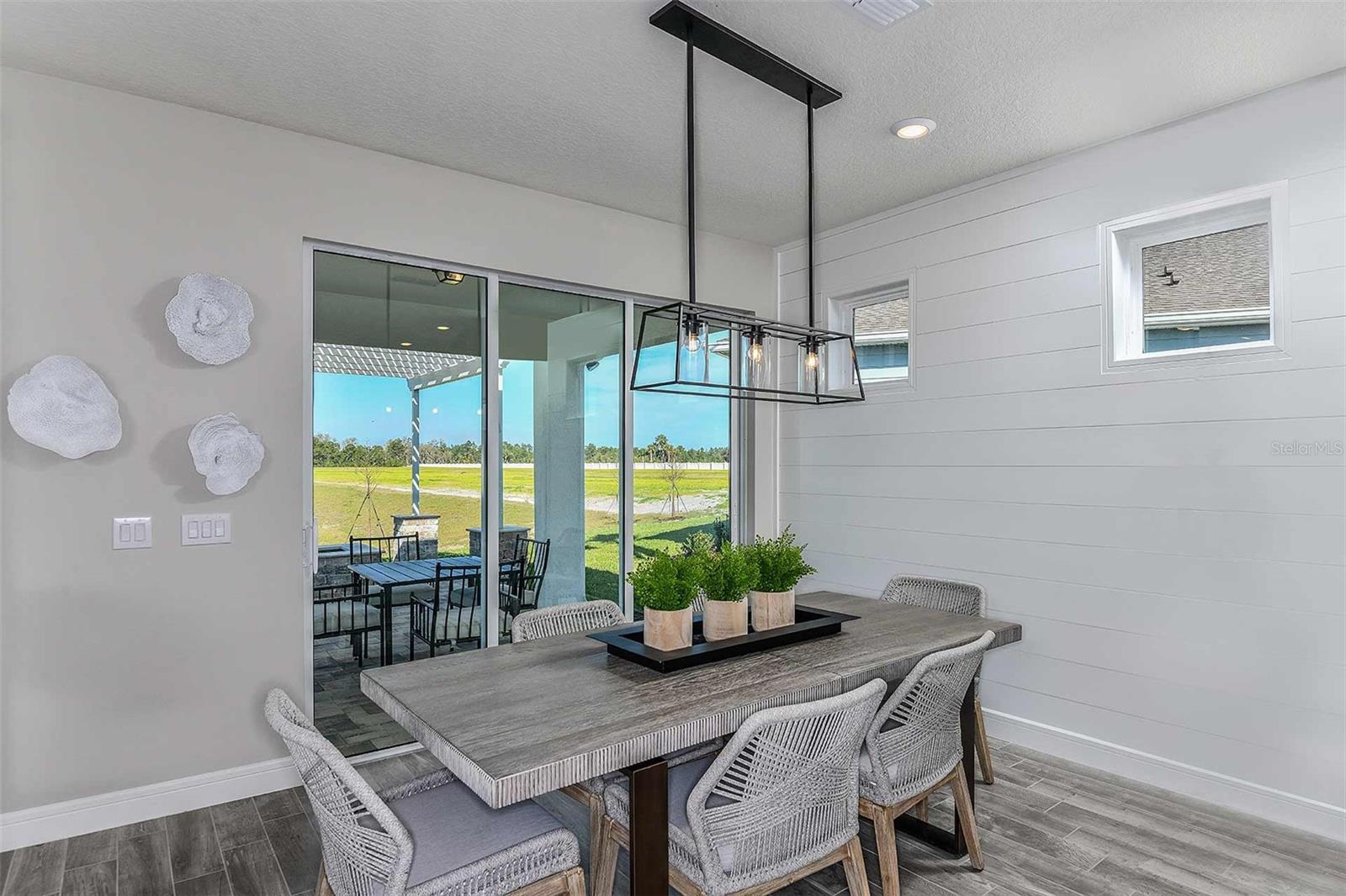 DEL WEBB TWIN LAKES - Residential