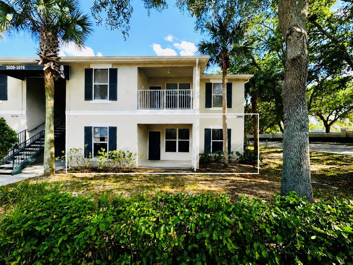 Beautifully remodeled ground-floor unit located in the well-known Villas at Southern Dunes community in Haines City. This attractive 2-bedroom, 2-bathroom apartment features luxury laminate flooring, updated kitchen and bathroom cabinetry with elegant granite countertops, and modern light fixtures throughout. A convenient storage closet in the entrance hallway adds extra functionality rarely found in this type of unit.
What truly sets this property apart is its short-term rental approval (minimum 1 week), making it an exceptional income-producing investment opportunity, whether as a vacation rental or permanent residence.
The community is 24/7 gated and secured, offering an impressive array of amenities including a pool, fitness center, park, tennis courts, golf course, and a dedicated car wash station, everything you need for a comfortable and active lifestyle.
Ideally situated just minutes from the hospital and the highly anticipated Crossroads Village Center, a massive 120-acre mixed-use development on US-27 featuring a SuperTarget, restaurants, hotels, and retail space, with Phase 1 expected to open Fall 2026. Conveniently located near grocery stores, shops, and dining options, with easy access to Polk County's main roadways connecting you seamlessly to major highways, world-famous theme parks, and surrounding cities.
Haines City is currently one of Florida's fastest-growing cities, investing here today means betting on an area in full expansion and appreciation.
Don't miss this opportunity, properties with these features, in this location, and at this price point don't last long on the market!