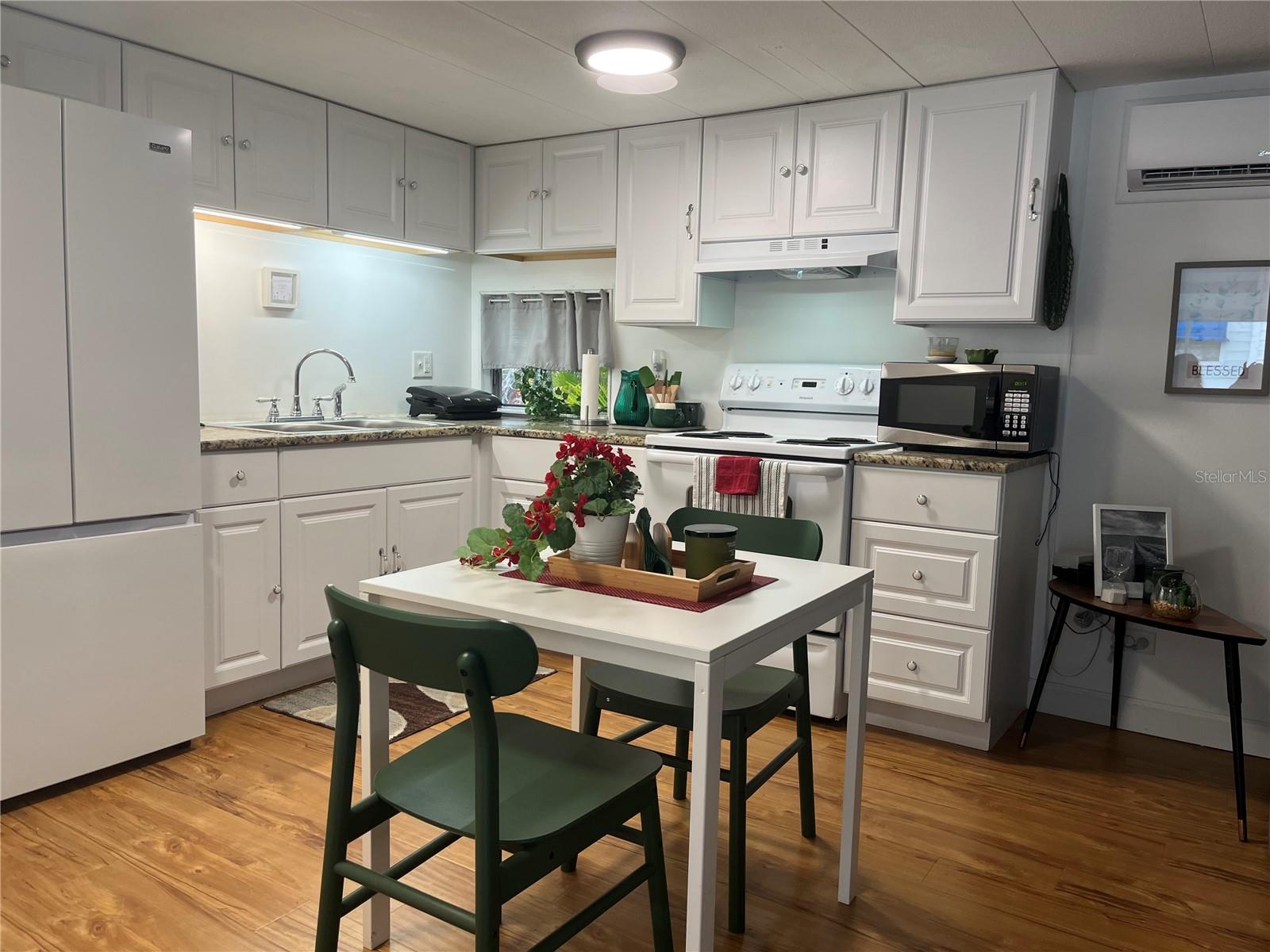 BRADENTON TROPICAL PALMS CO-OPOR1539/729 - Residential