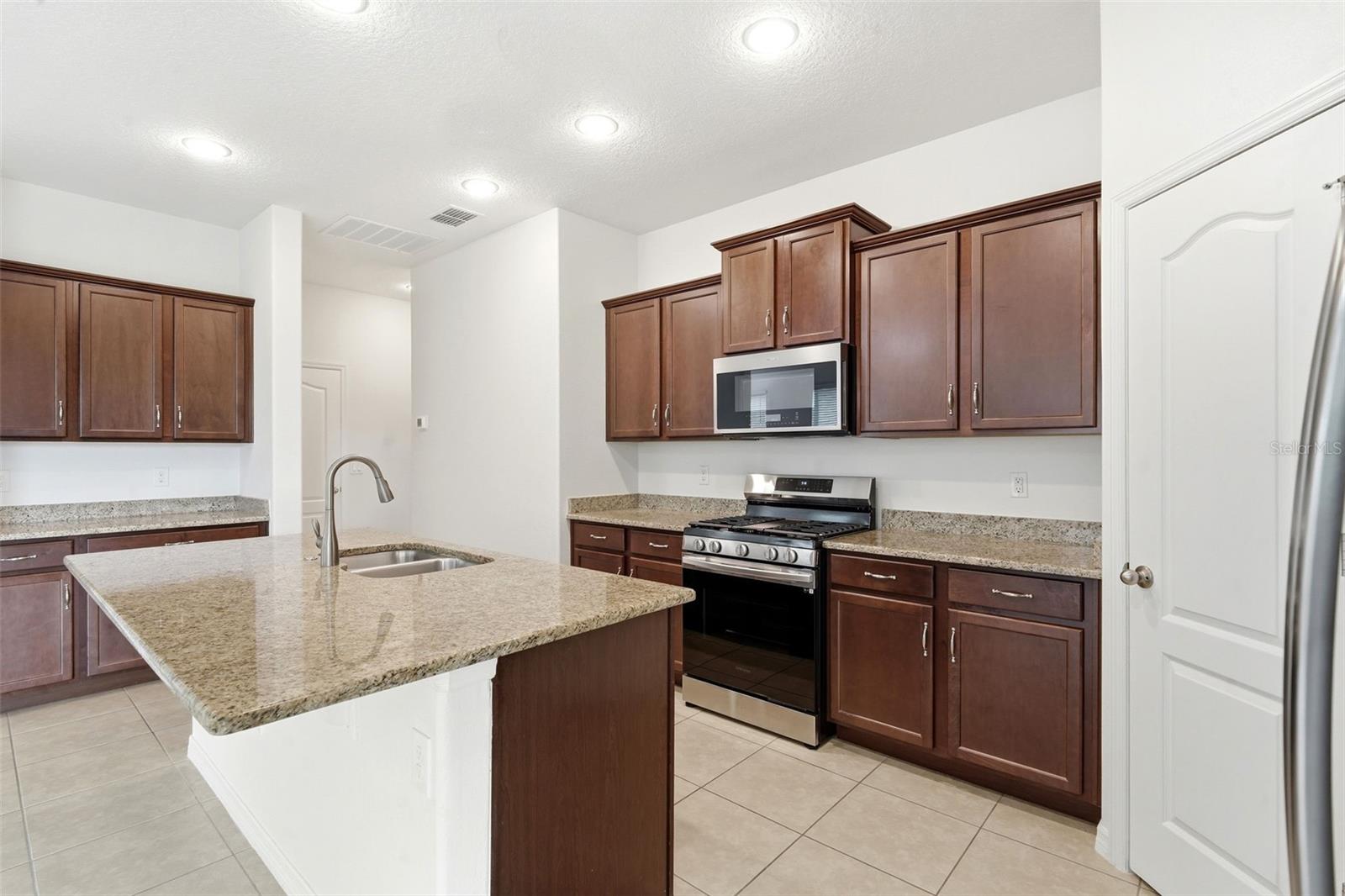 VICTORIA PARK INC 04 - Residential