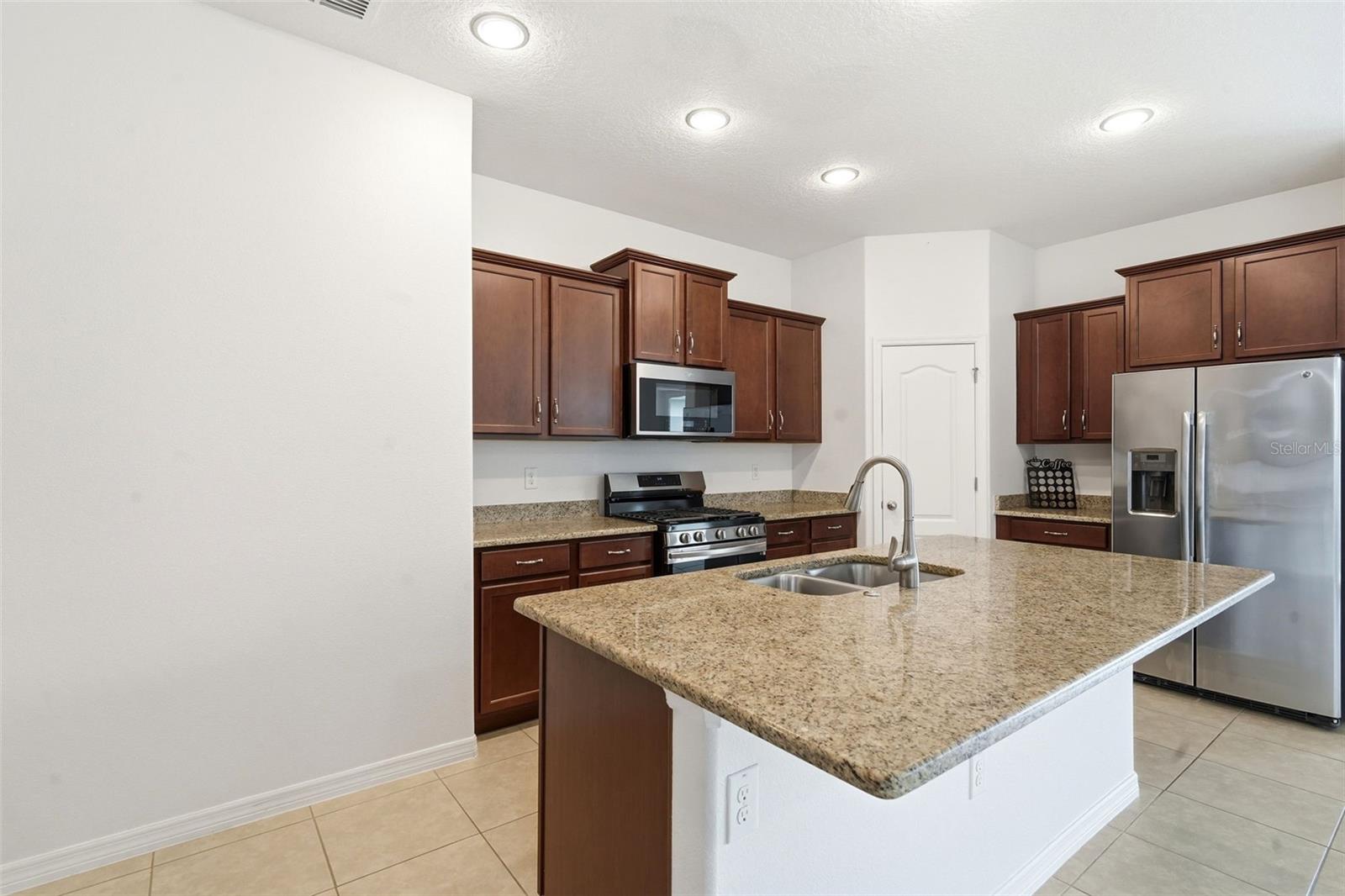 VICTORIA PARK INC 04 - Residential