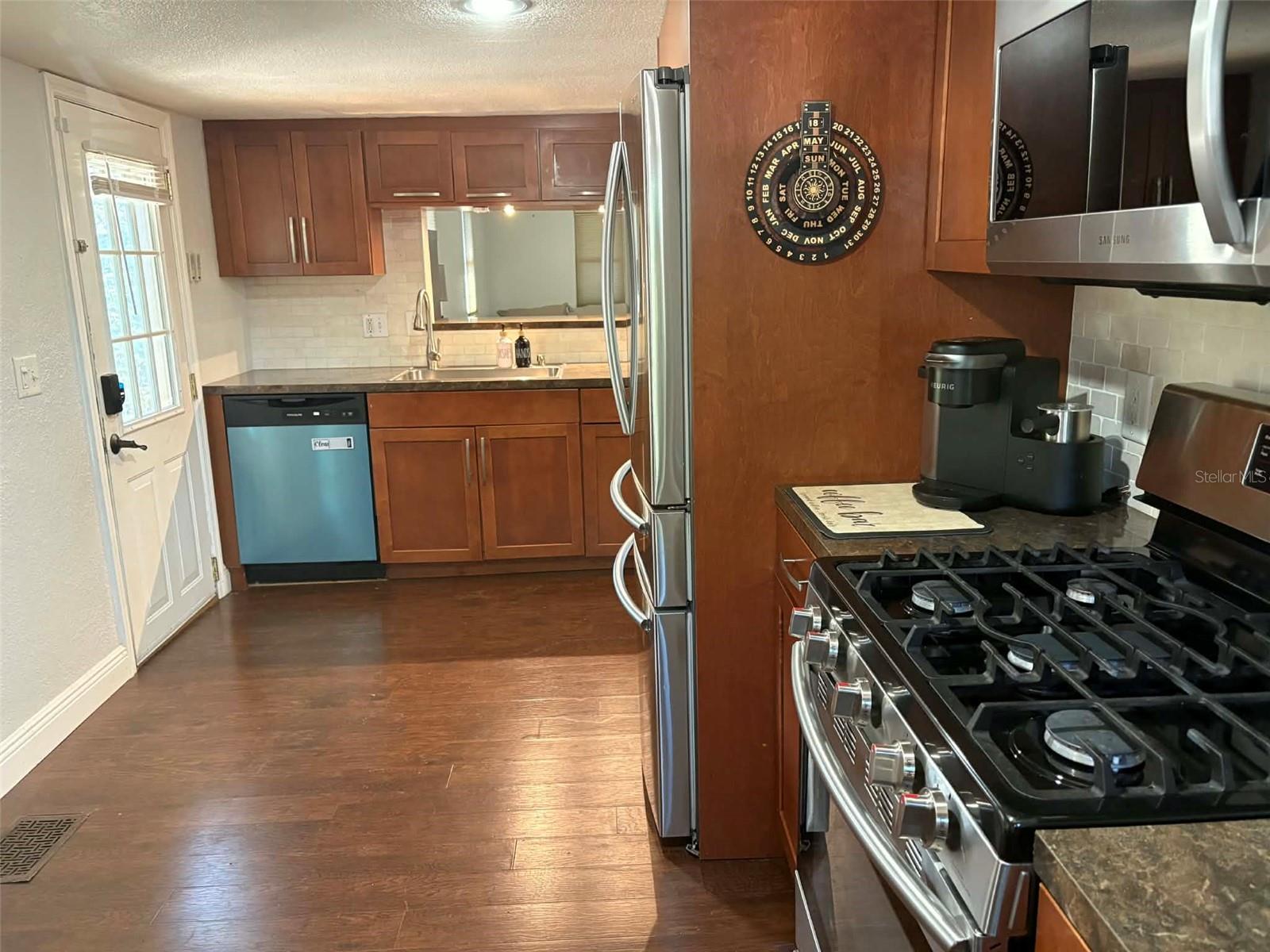 DIXIELAND REV - Residential