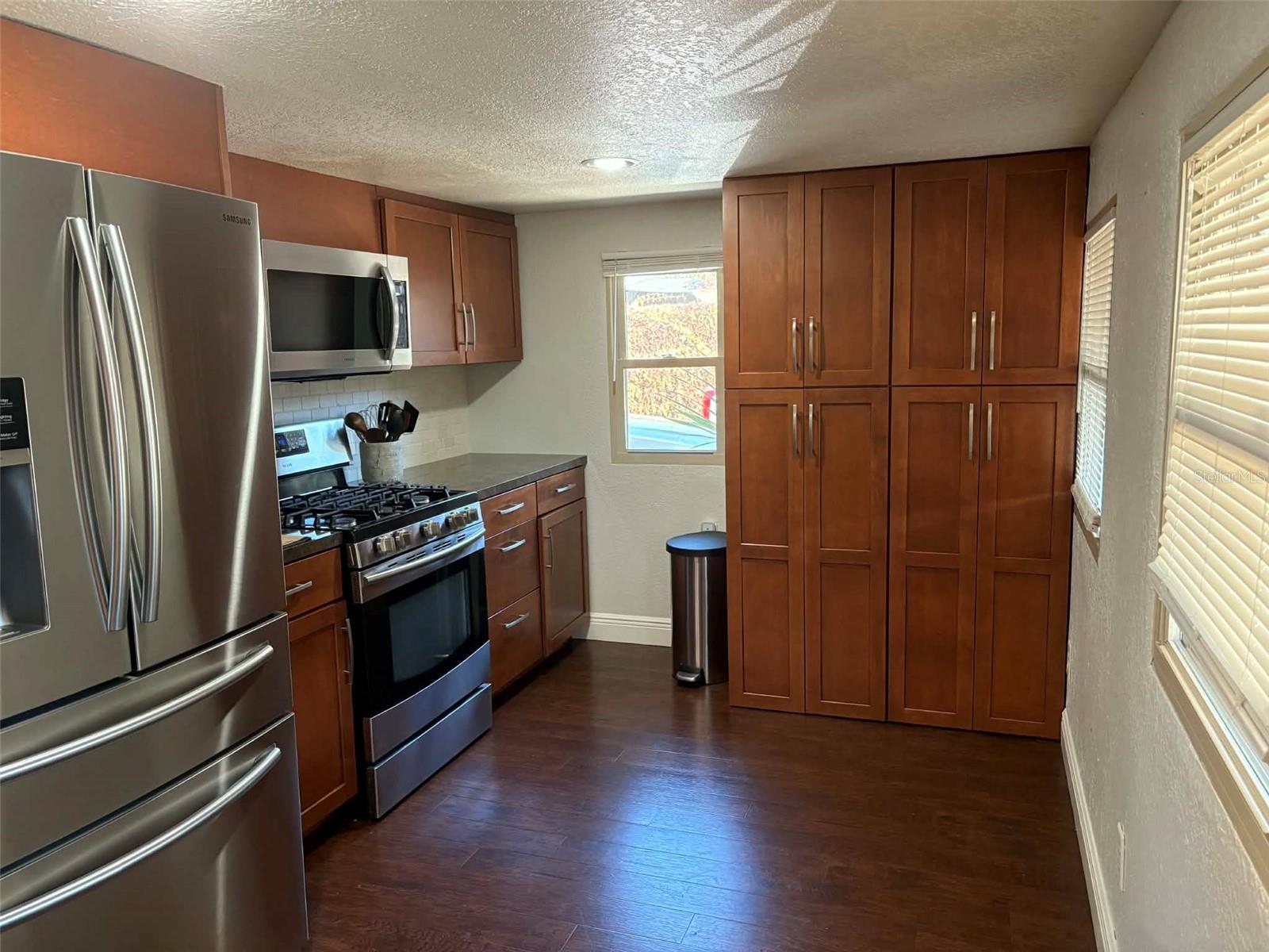 DIXIELAND REV - Residential