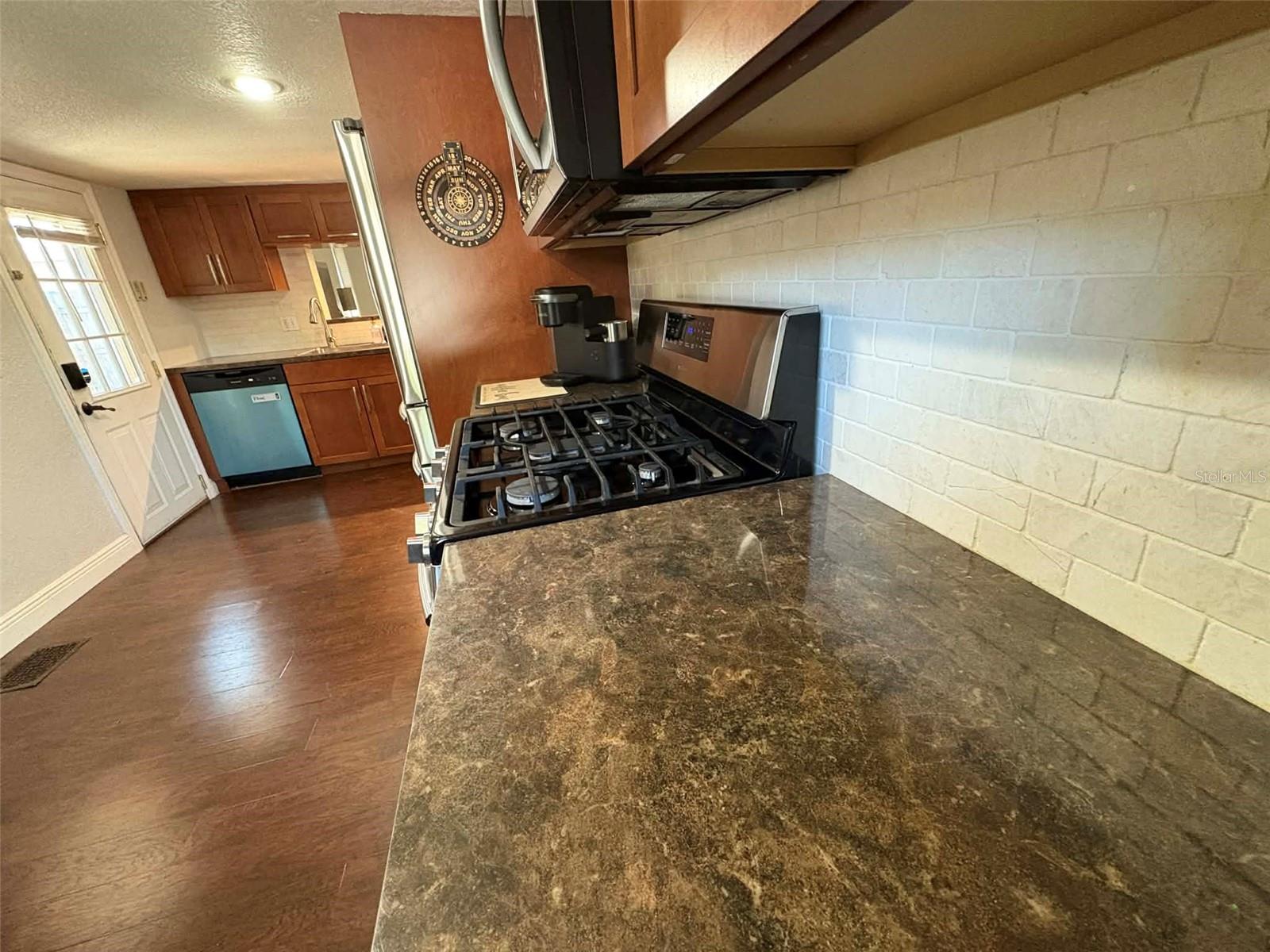 DIXIELAND REV - Residential