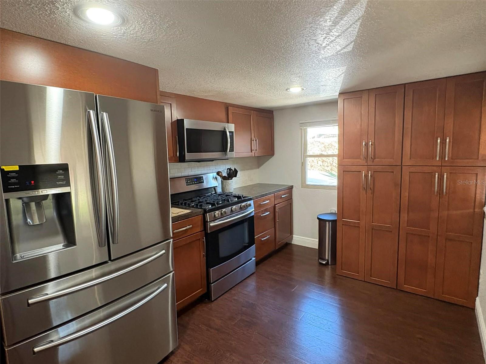 DIXIELAND REV - Residential