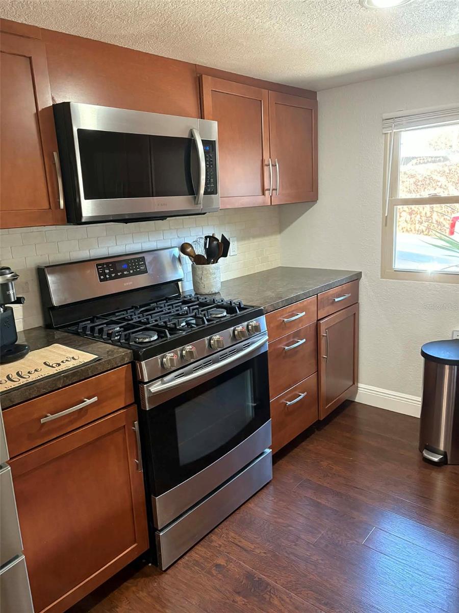 DIXIELAND REV - Residential