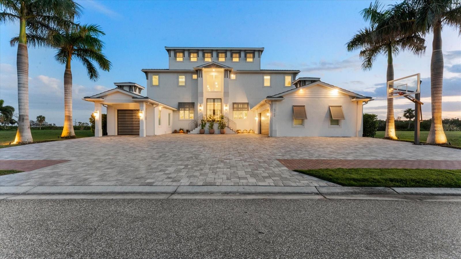 LEGENDS BAY - Residential