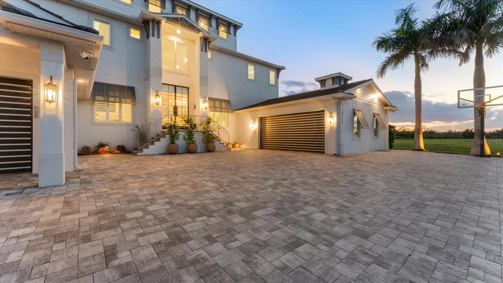 LEGENDS BAY - Residential