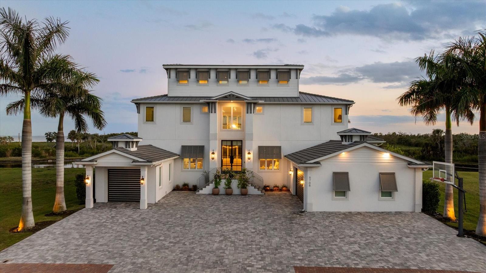 LEGENDS BAY - Residential