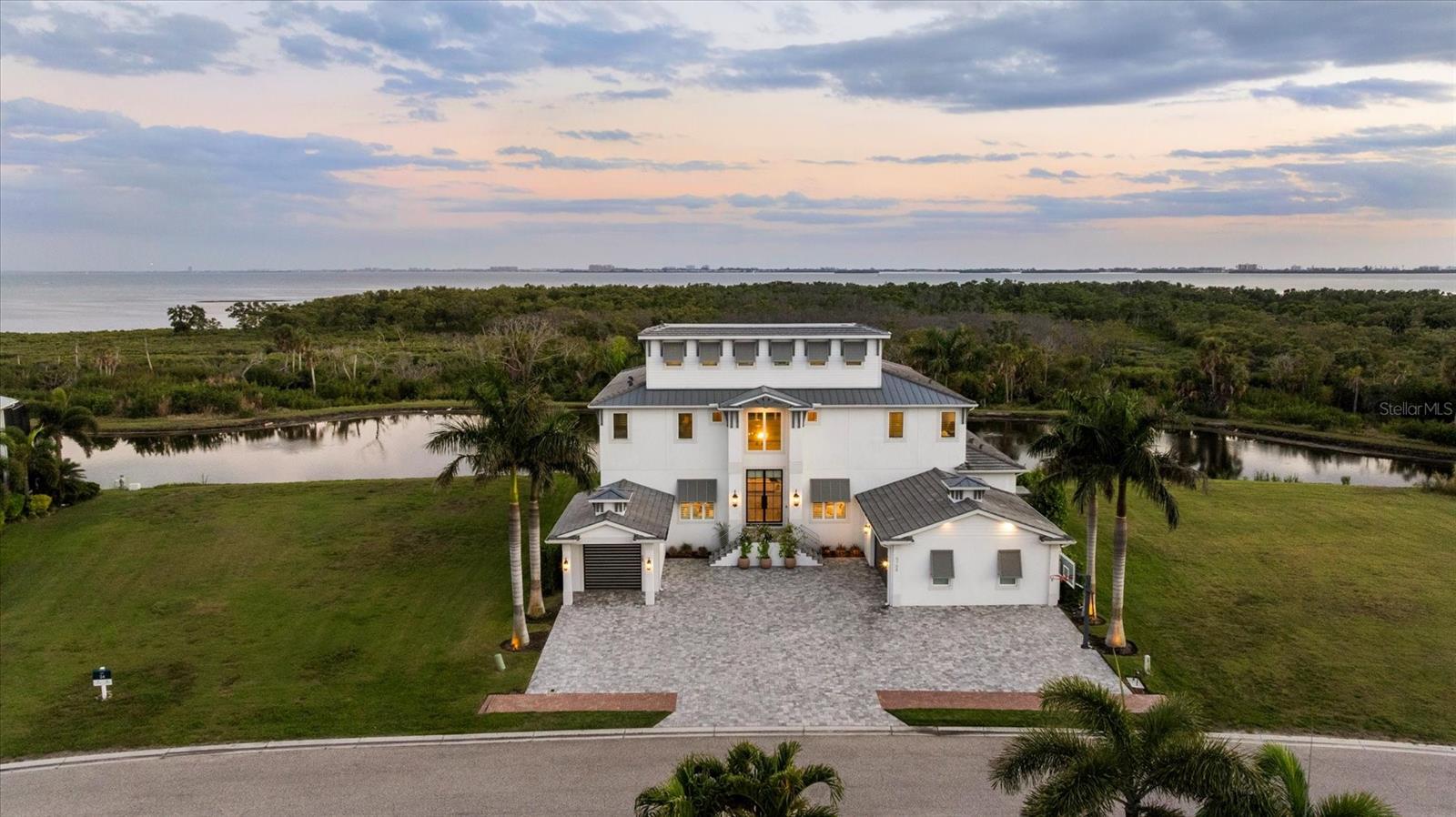 LEGENDS BAY - Residential