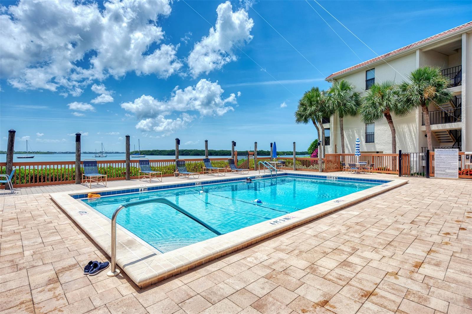 SANDPIPER KEY BLDG 04 - Residential