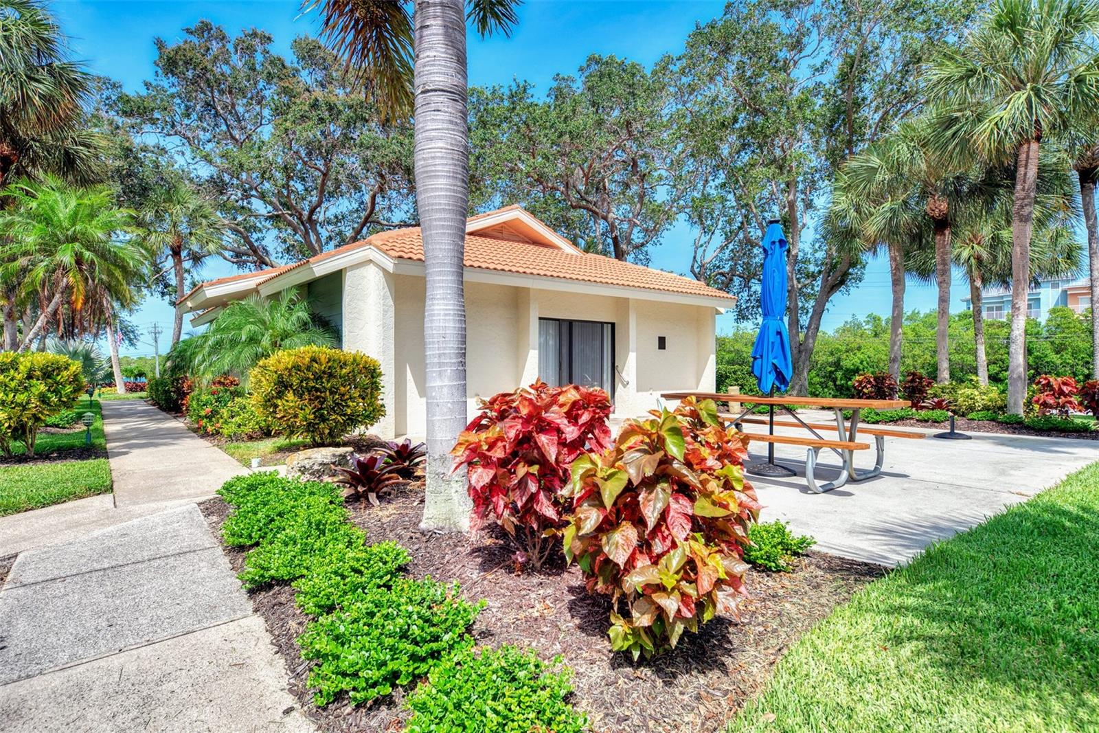 SANDPIPER KEY BLDG 04 - Residential
