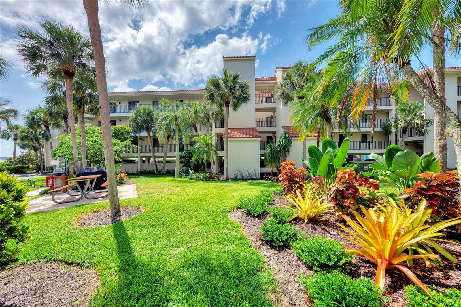 SANDPIPER KEY BLDG 04 - Residential