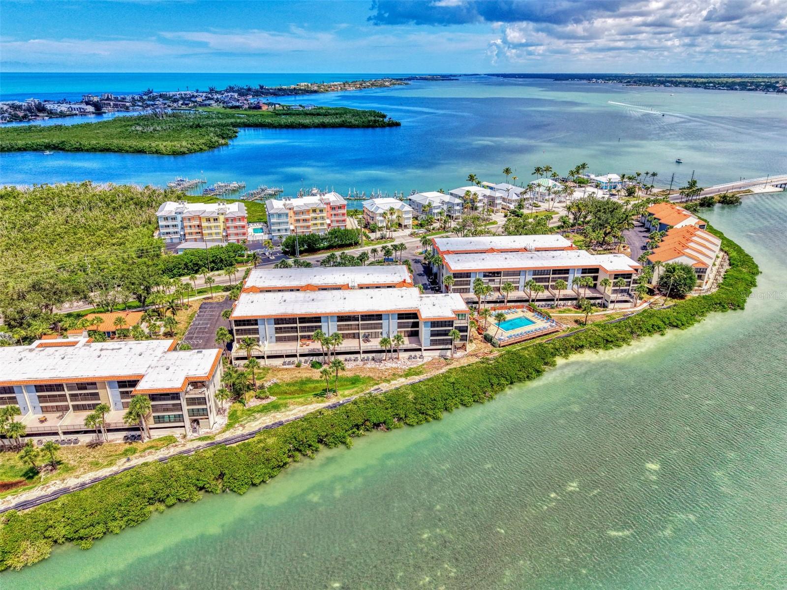 SANDPIPER KEY BLDG 04 - Residential