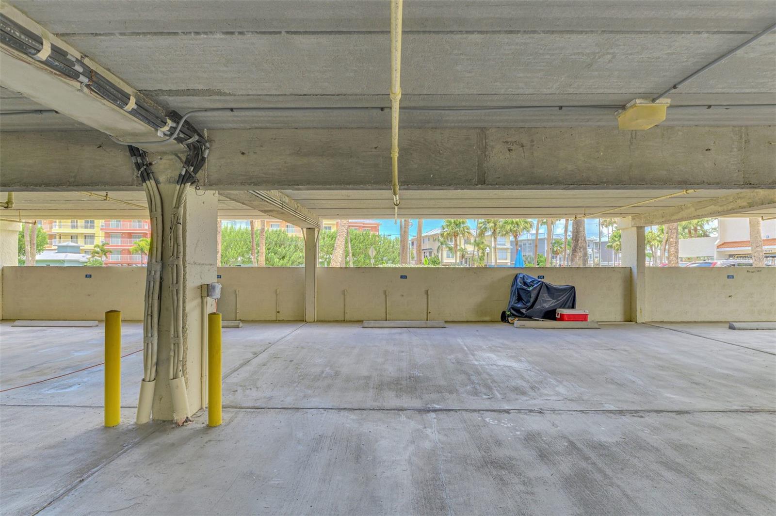 SANDPIPER KEY BLDG 04 - Residential
