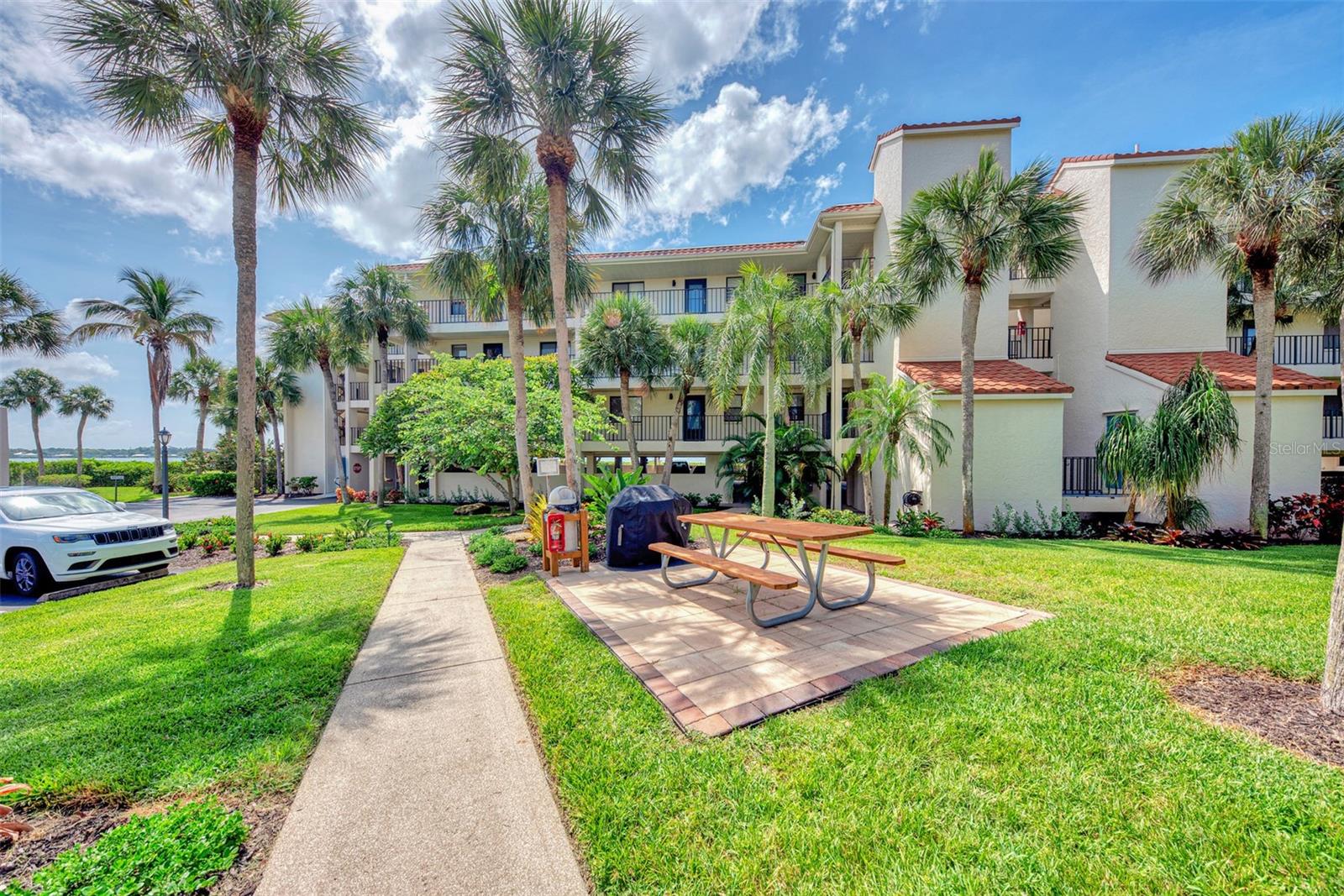 SANDPIPER KEY BLDG 04 - Residential