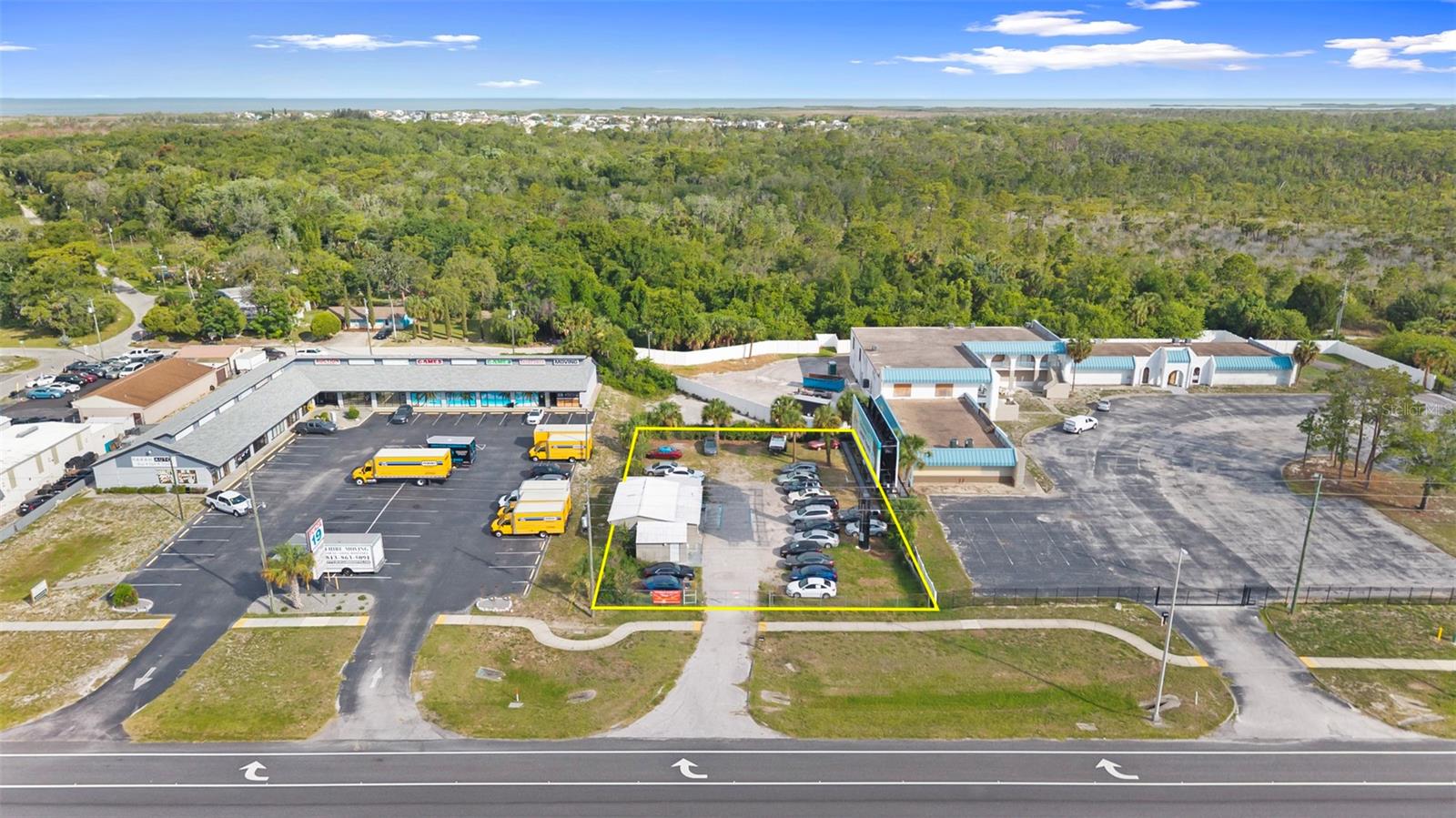 A premier, fully-occupied passive investment opportunity in Hudson, Florida. This 0.34 acre site features a 1,311 SF
building with a two-bay automotive service garage. The property features 100 feet of direct US-19 frontage (40,000
AADT) and has a dedicated turn lane. The asset is secured by a 7-year absolute NNN lease (through November 2032),
leaving the landlord with zero expense obligations as the tenant covers all taxes, insurance, and maintenance.
Featuring an annual NOI of $42,000 (year 1) with 3% annual increases and priced at an 8.42% CAP rate, this is a prime
passive investment opportunity along a major Florida growth corridor.