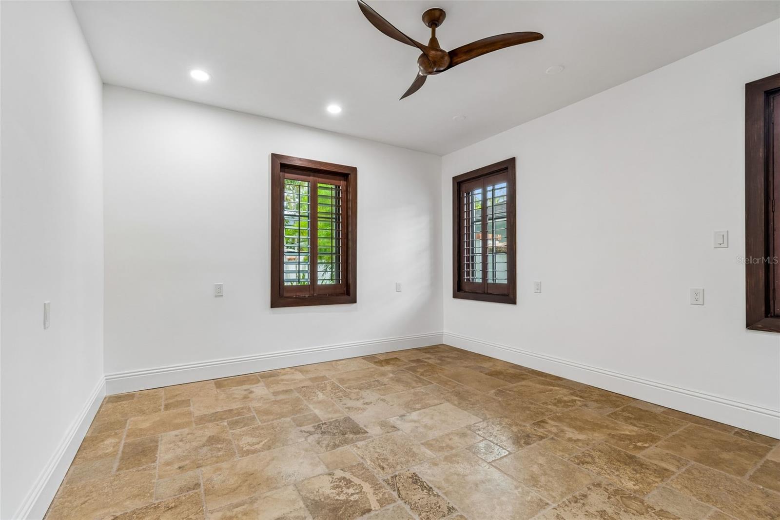 SUNSET PARK - Residential