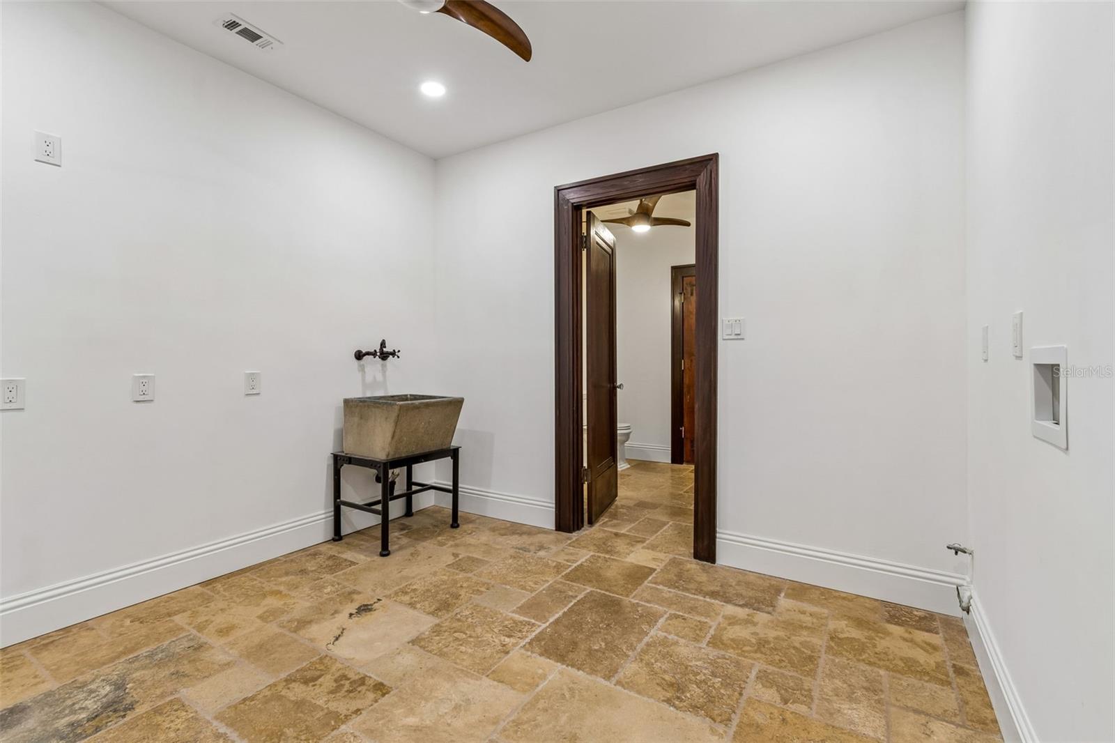 SUNSET PARK - Residential
