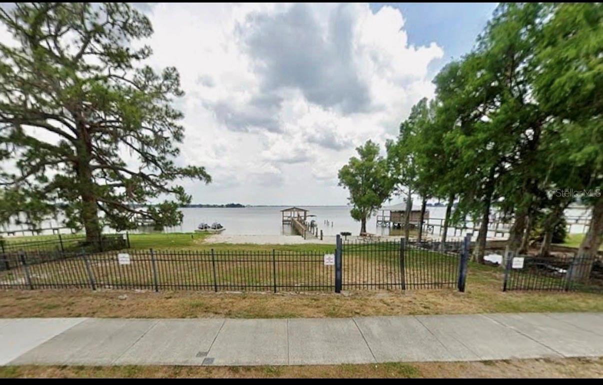 PINE & LAKE - Residential