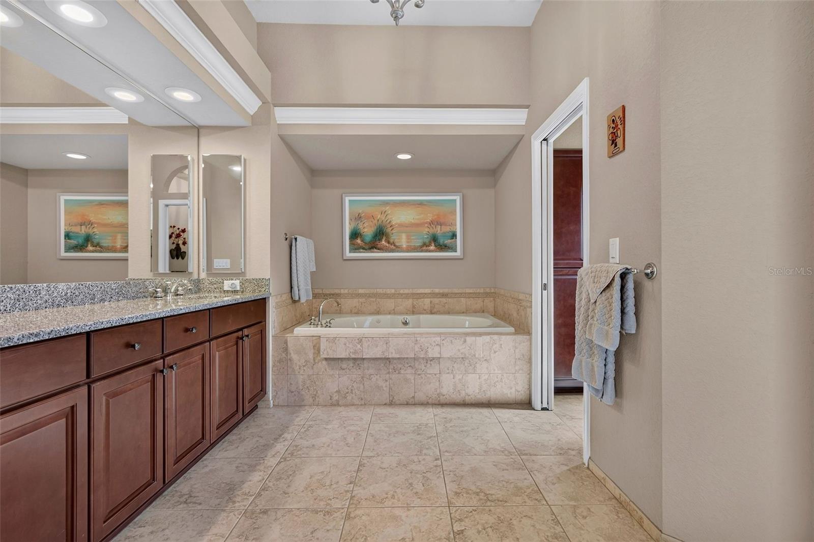 HUNTINGTON WOODS - Residential