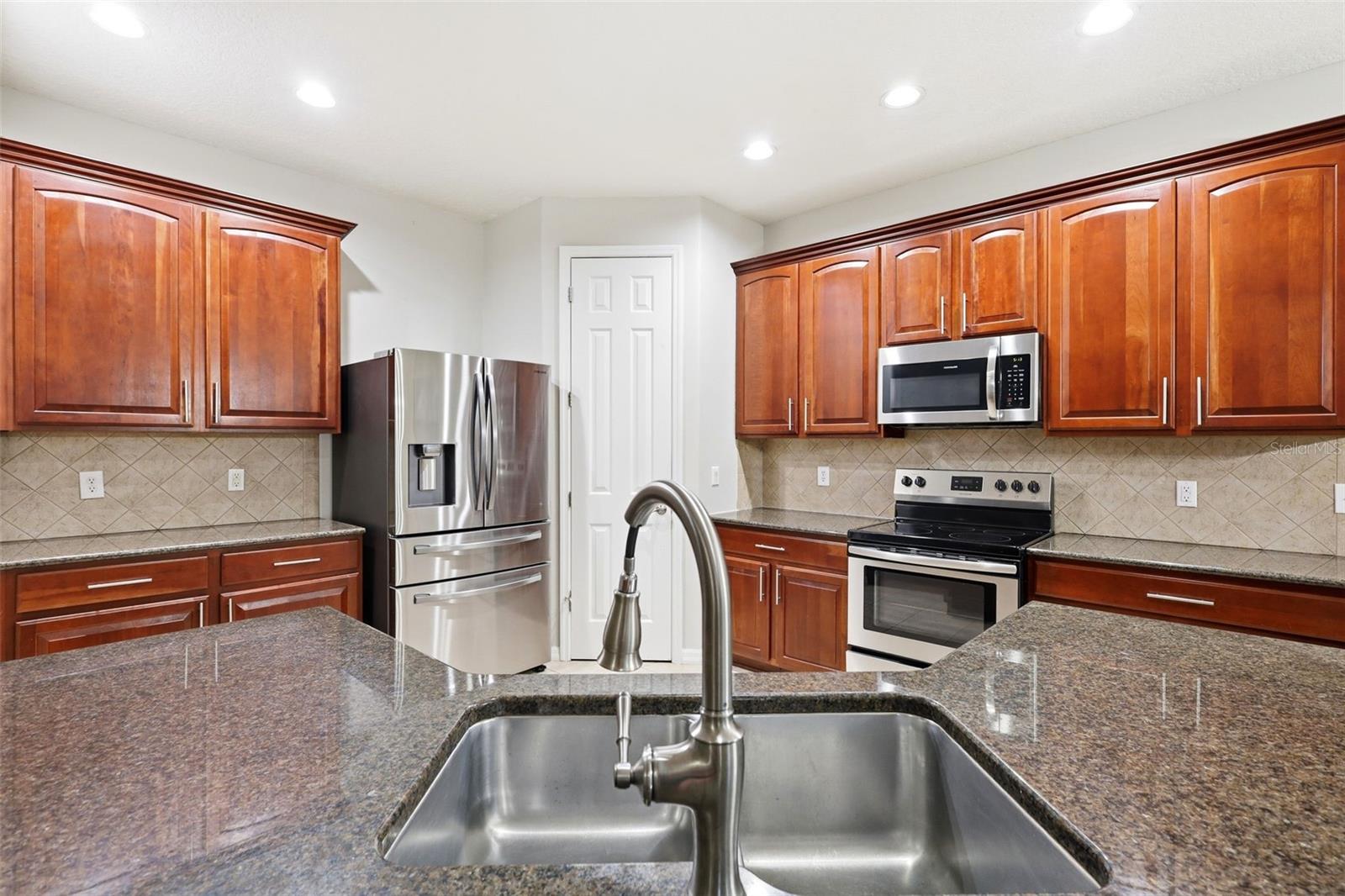 RIVIERA BELLA UNIT 01 - Residential