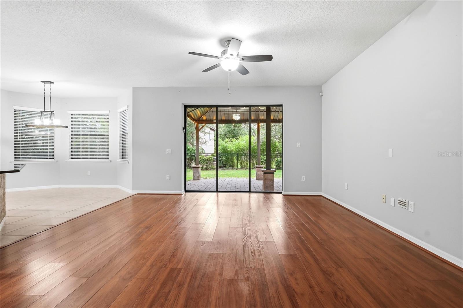 RIVIERA BELLA UNIT 01 - Residential