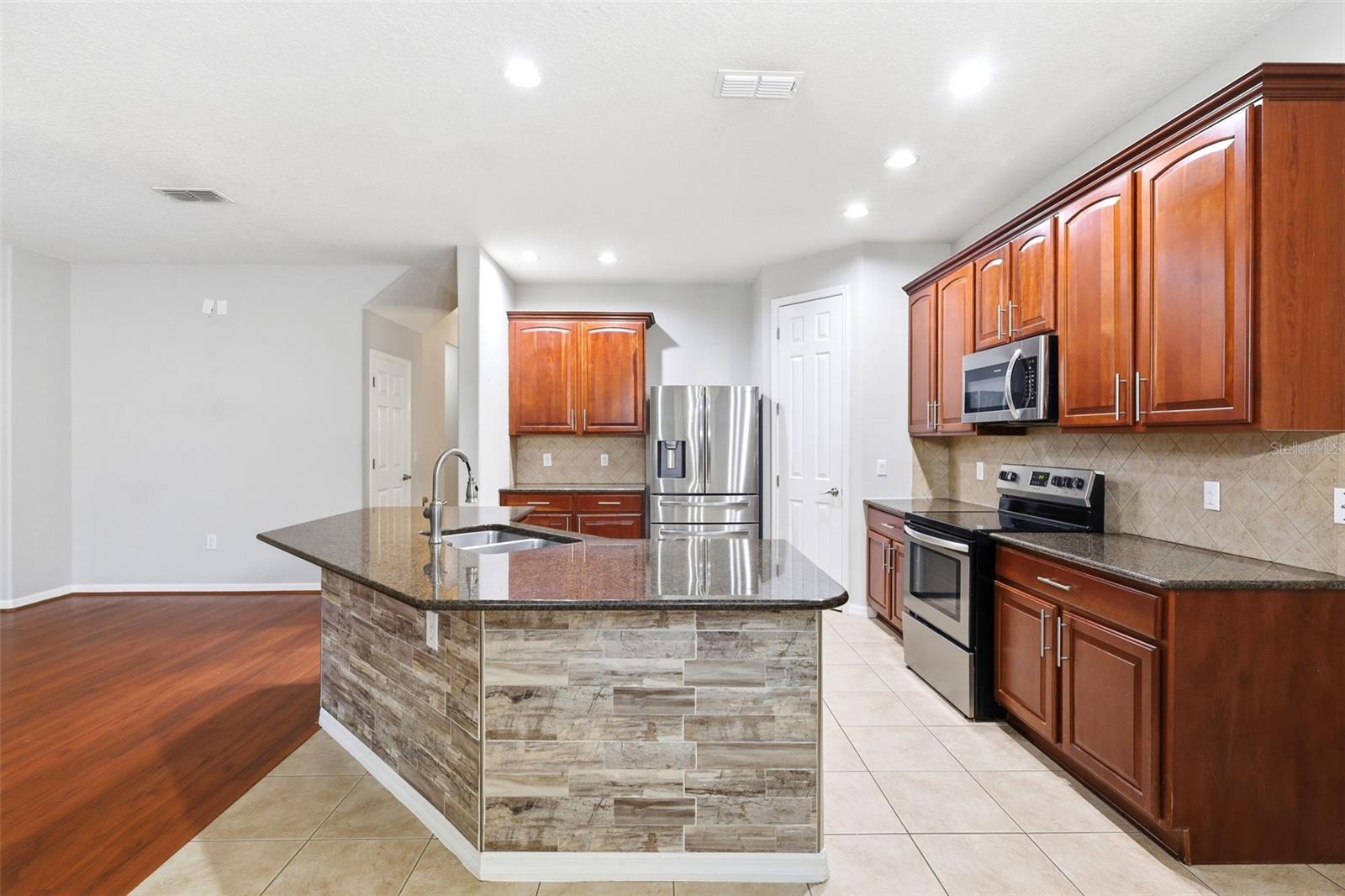 RIVIERA BELLA UNIT 01 - Residential