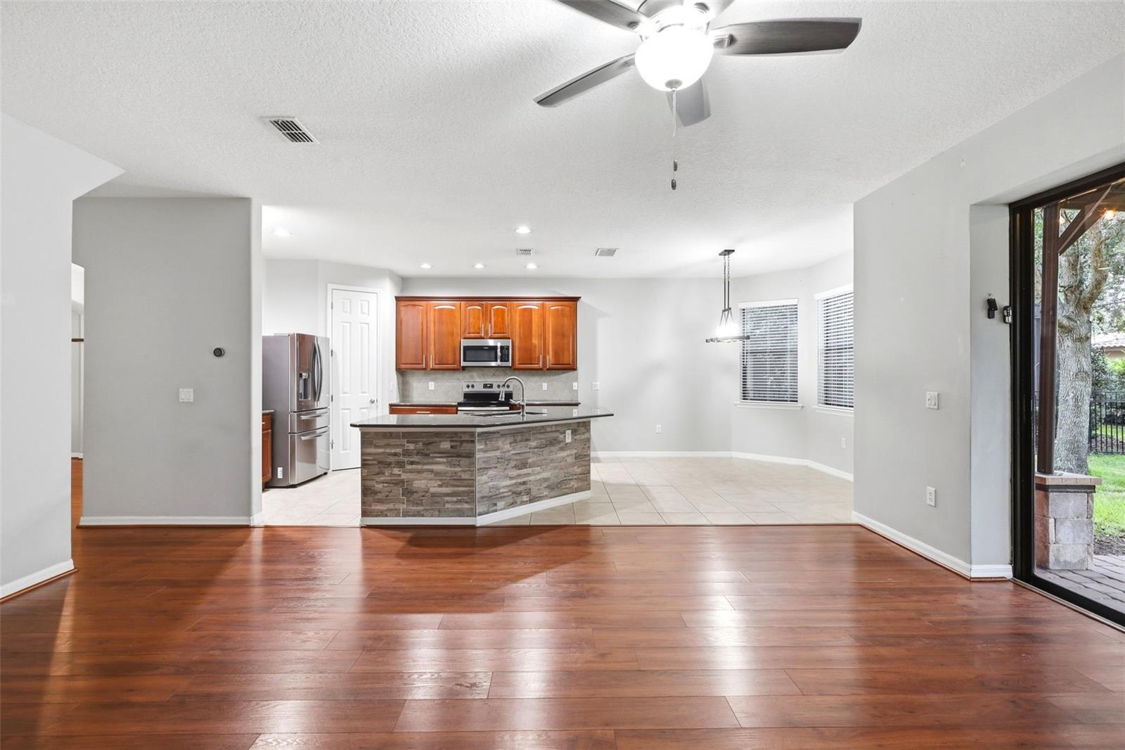 RIVIERA BELLA UNIT 01 - Residential